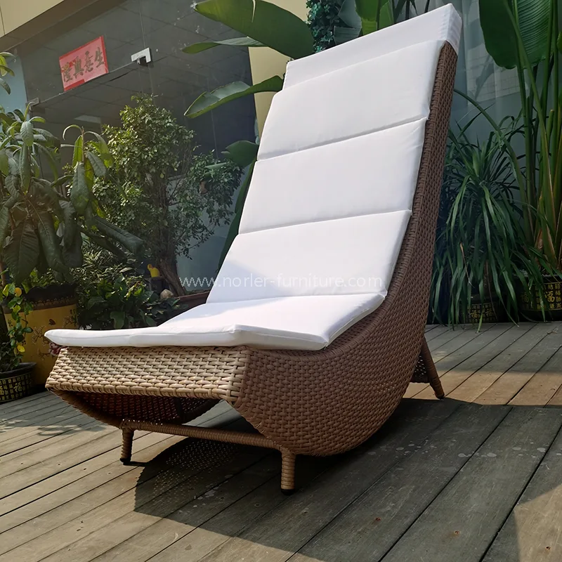 Outdoor Leisure Aluminum Frame PE Rattan Sun Lounger
